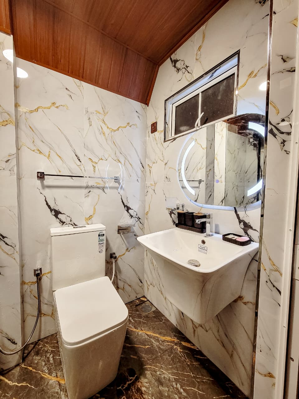 Cabins 138 Deluxe Bathroom